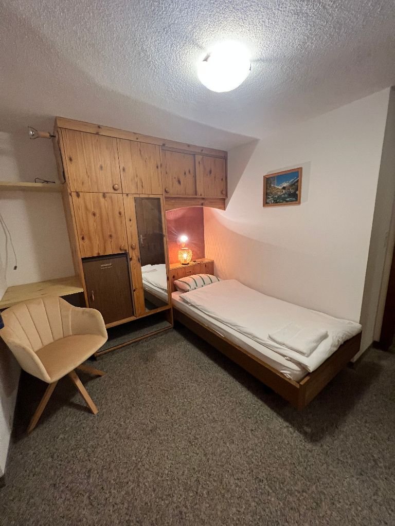 Standard Single Room (4)